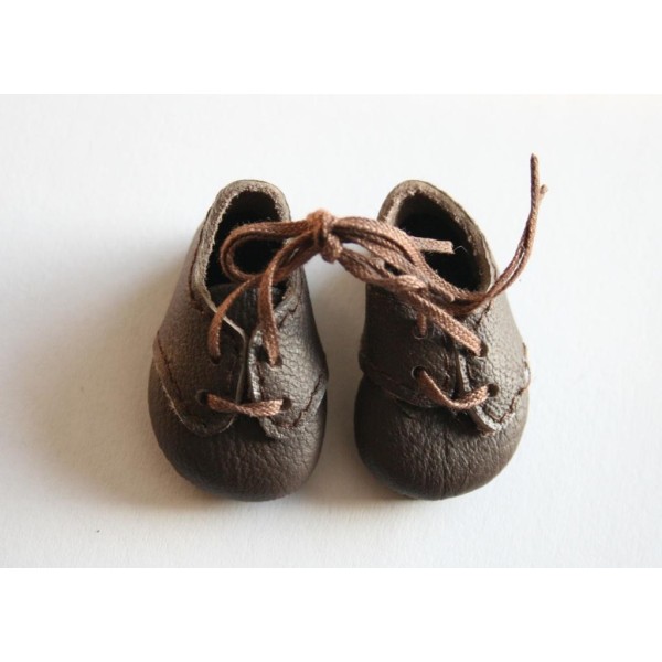 Chaussures brunes à lacets pour Boneka